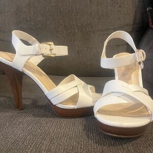 Kelly & Katie White/Brown Heels Size 7